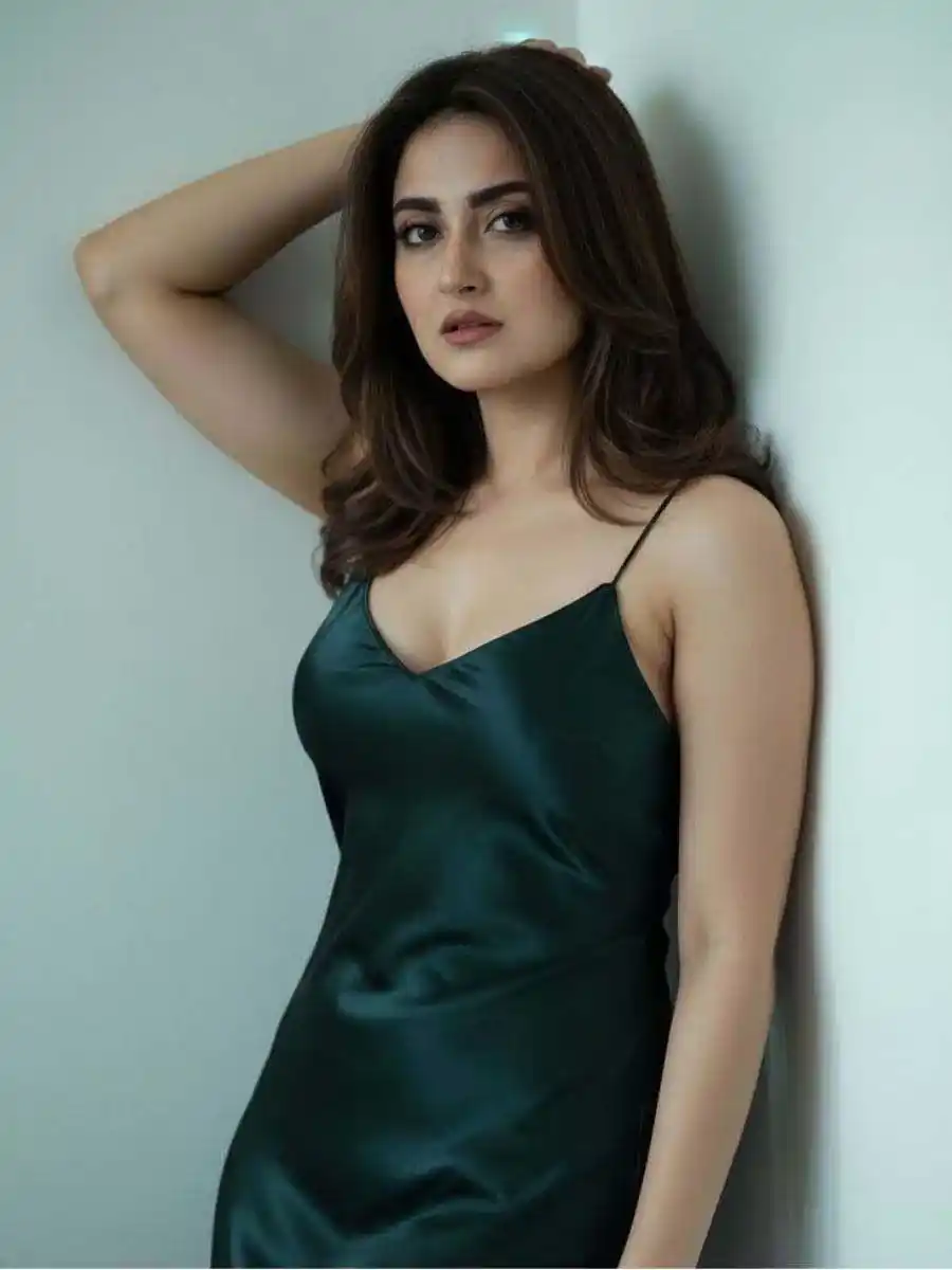 Housewife Aerocity Escorts